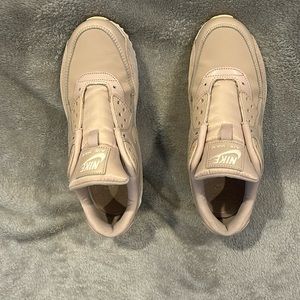 EUC Women’s Pink Nike Air Max Sneakers size 7